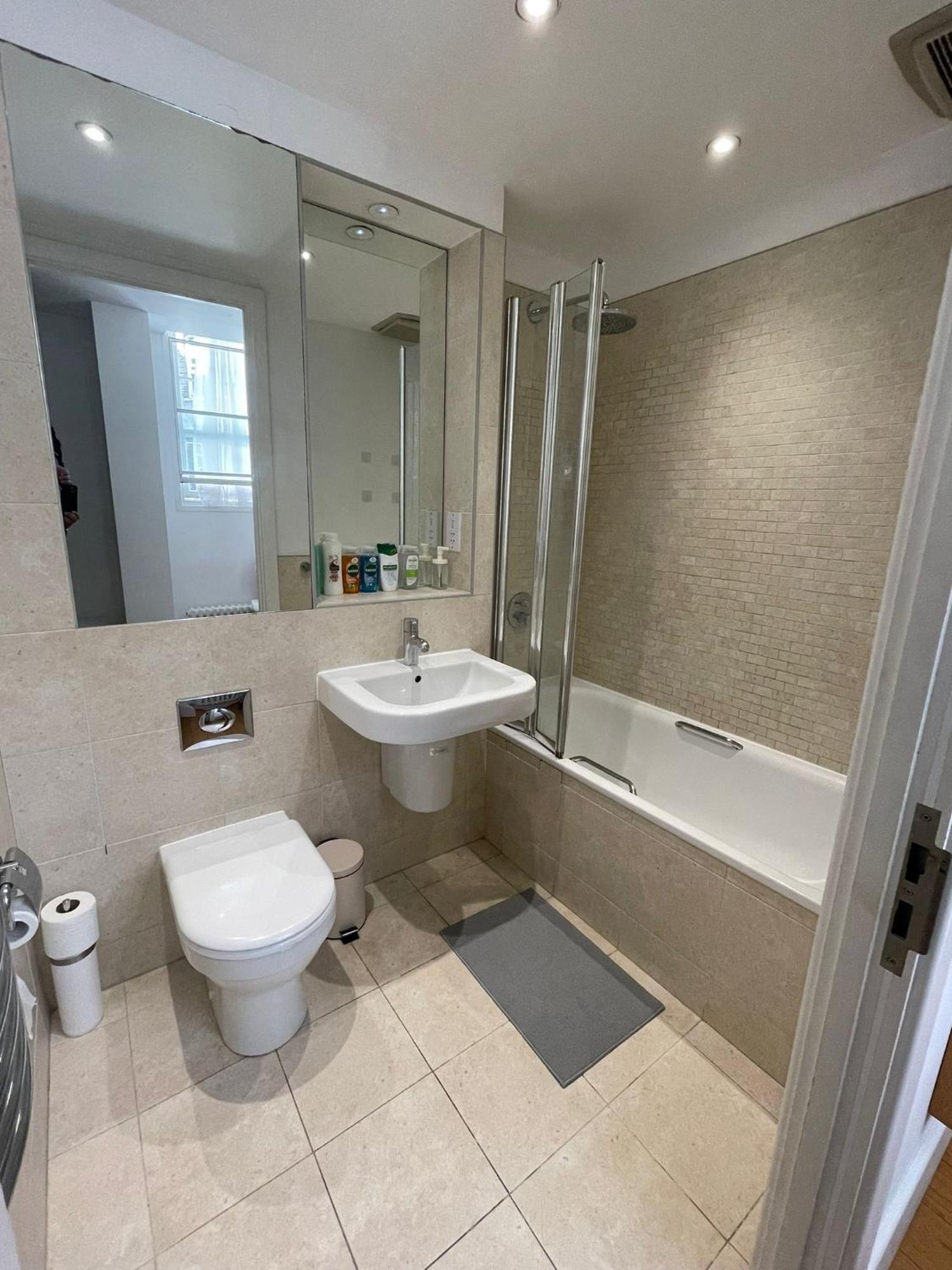 One Bedroom Apartment In Holborn Лондон Экстерьер фото