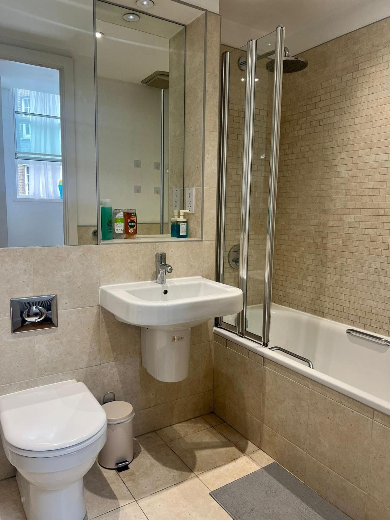 One Bedroom Apartment In Holborn Лондон Экстерьер фото